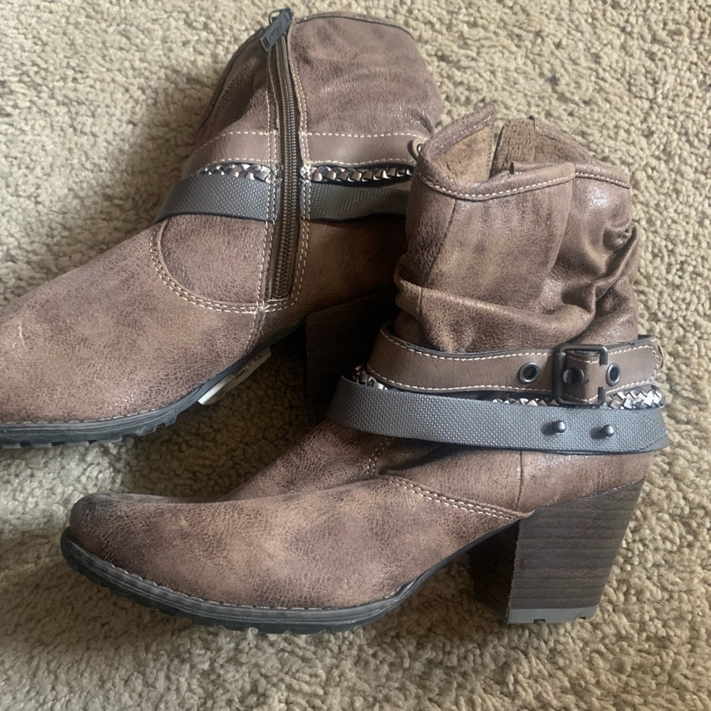 S Oliver cushion heel boots